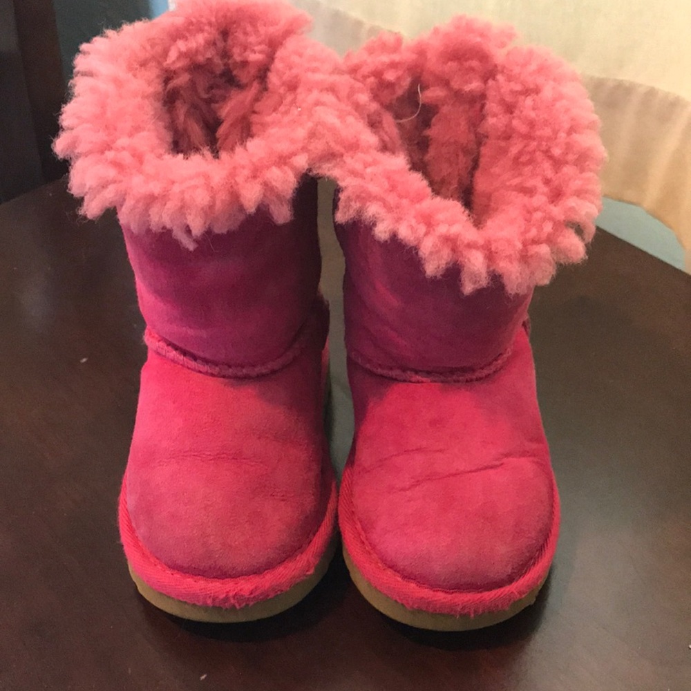 UGG Bailey Bow toddler size 6